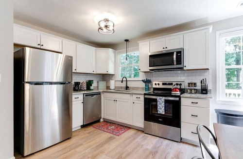 Dumbarton House | Charming, Cheerful 3 Bedroom Home in Richmond, VA!