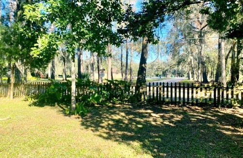 Micanopy Cottage | Charming, Clean & Cozy home one block from Downtown!