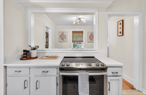 Georgetown House | Charming Coastal Retreat with Live Oaks