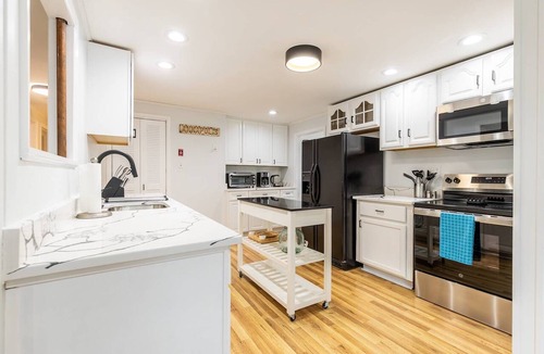 Arundel on the Bay House | Charming Coastal Retreat w Community Beach Dog-Friendly & Mins to Downtown Annapolis