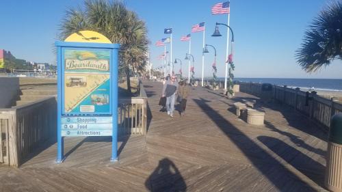 Myrtle Beach Apartment | Charming Condo 2min Walk From The Famous Boardwalk