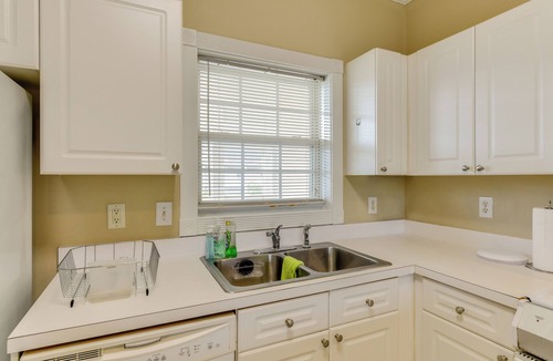 Charlotte Condo | Charming Condo w/Balcony, 1 Mi to UNC Charlotte!