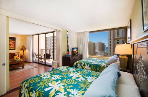 Waikiki Condo | Charming Condo with Partial Ocean View & Free Parking!