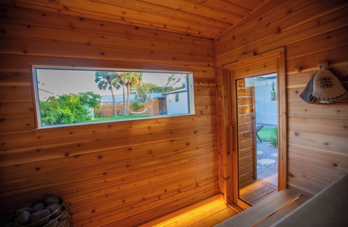 Butler Beach Cottage | Charming Cottage with Sauna, MINI Golf, 2 OD Showers, Fire-pit, Soaking Tub Dogs