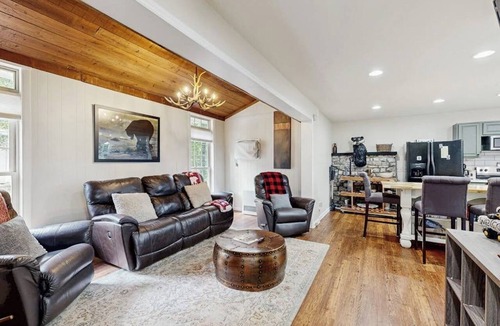 Blowing Rock Cottage | Charming dog-friendly cottage near Blowing Rock with private hot tub, deck, BBQ