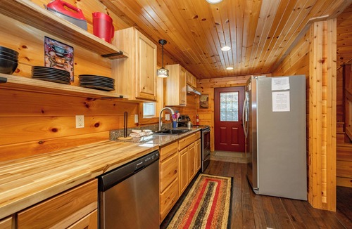 McHenry Cabin | Charming Dog Friendly Retreat w/Hot Tub
