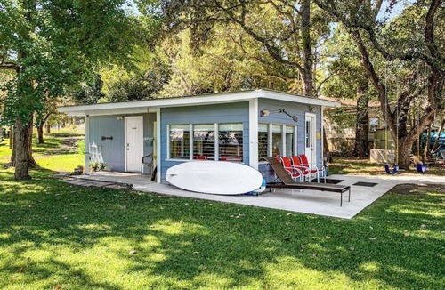 Kingsland House | Charming dog-friendly lakefront home with lake view, dock, & washer/dryer