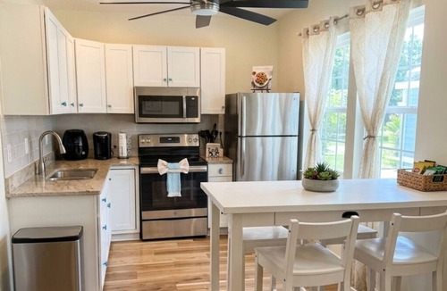 Wagener Terrace Apartment | Charming Downtown Charleston 2BR & Walk Everywhere