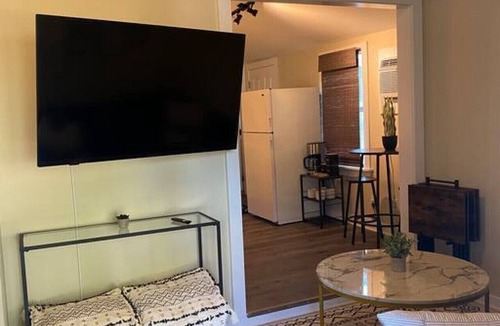 Lincolnville Apartment | Charming Downtown Hideaway Near Nights of Lights with Parking