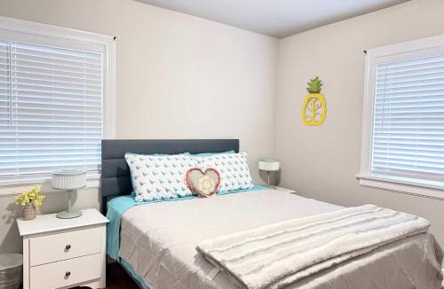 Richmond House | Charming Family Ranch Home Pet Friendly Fenced Yard