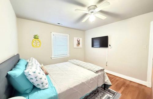 Richmond House | Charming Family Ranch Home Pet Friendly Fenced Yard