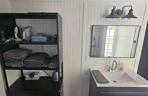 Lexington House | Charming Farmstay Retreat with Luxury Comforts in Lexington