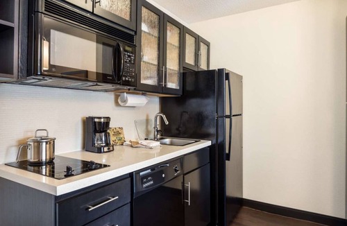 Plano Hotel | Charming Getaway in Historic Plano! 3 Modern Units, Pet-friendly, Kitchen!
