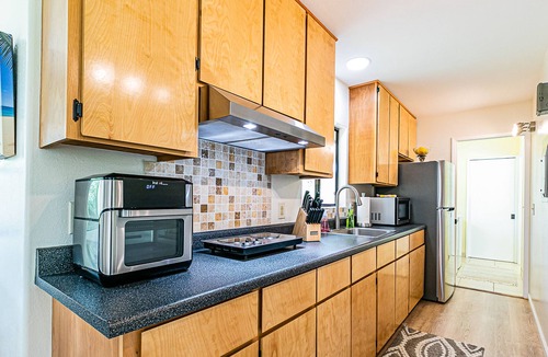 Fern Acres House | Charming Guest House in Mountain View
