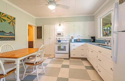 Coconut Grove Apartment | Charming Hale Mokolea in Lanikai –2BR, 2BA, Full Kitchen