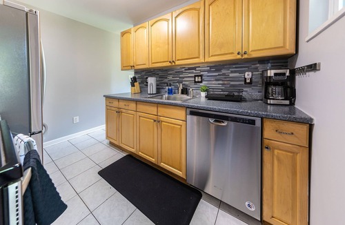 Seminary Hill House | Charming Hideaway 19 min to DC huge Backyard/Grill