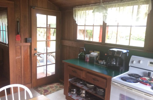 Volcano Cottage | Charming Historic Sugar Era Family Home Close to Volcanoes National Park!