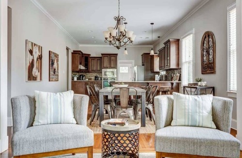 Wesley Heights House | Charming Home - Walk to Uptown & Panthers Stadium - Historic District - Great Location