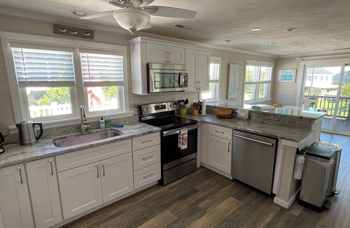 Sandbridge House | Charming home with outdoor space for relaxation & family fun. Beach 5 min. walk.