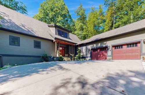 Brevard House | Charming house in Brevard with heated outdoor pool, tennis court, and a gym