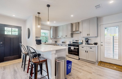 North University House | Charming house with Internet in Central Austin near local attractions