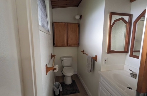 Kailua House | Charming Kailua Hillside 2 bedroom, 1.5 bath w/split AC, ceiling fans, WiFi