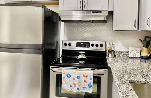 Drayton Plains Apartment | Charming Lakefront Apartment