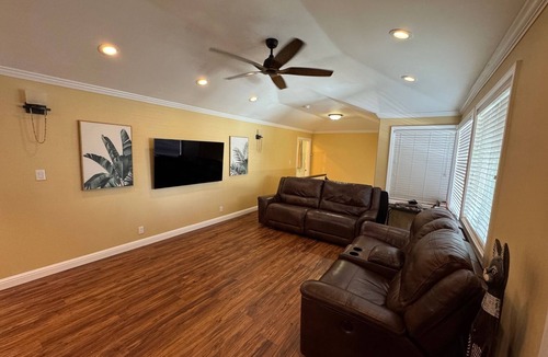 Aiea House | Charming large 1-bedroom house with AC, vaulted ceiling, and pool in Aiea