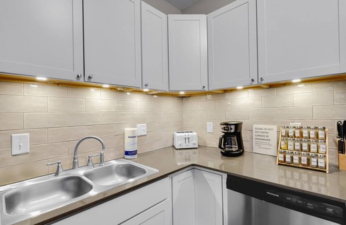 Dixon Park Apartment | Charming Light-Filled Home W/Parking + Courtyard by Lucky Savannah