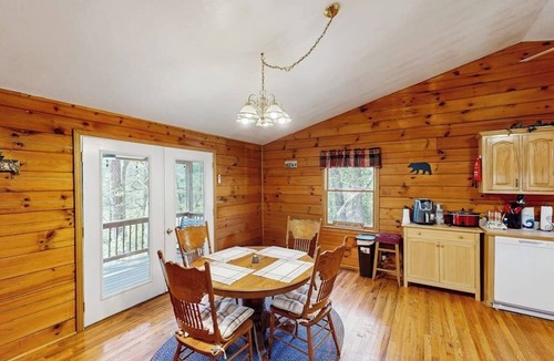 Rabun Gap Cabin | Charming Mountain Cabin with Screened Porches & Cozy Fireplace