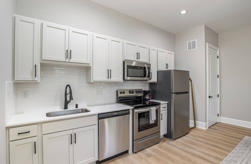 Weddington House | Charming New Guest House Retreat - Modern Comfort & Serenity