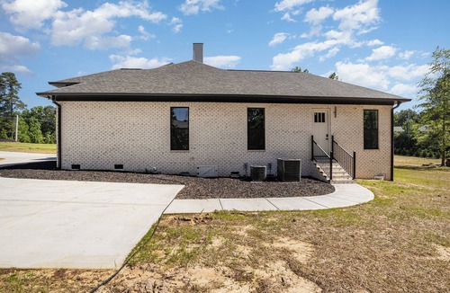 Weddington House | Charming New Guest House Retreat - Modern Comfort & Serenity