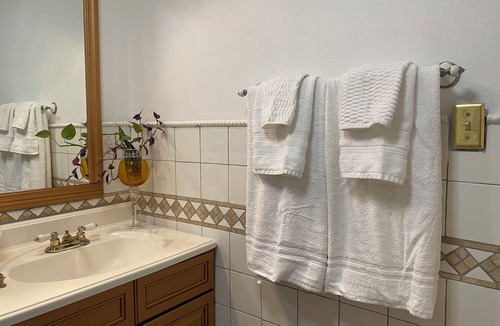 Cape May Court House House | Charming Place in Cape May CourtHouse. 2 full beds,1 full bat, kitchenette.