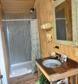 Mountain Home House | Charming Ranch Cabin with Milky Way Stargazing near Mountain Home, Texas