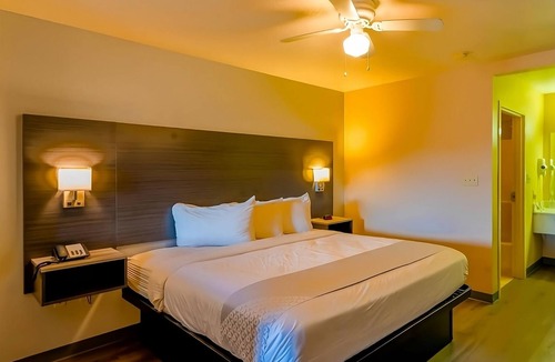 Sweet Home Hotel | Charming Room beside La Terraza Grill with Pool Access and Free Breakfast