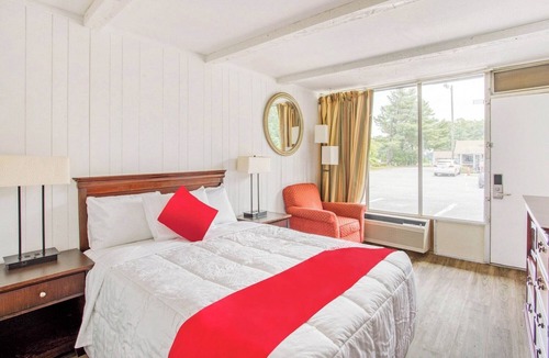 Kernersville Hotel | Charming Room Near Kernersville Parks & Must-See Attractions