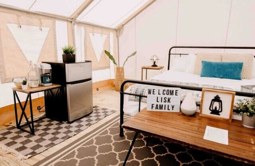 Highland RV Rental | Charming Safari Tent for Group Glamping in Nature in Basinger, Florida