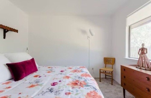 East Congress House | Charming South Congress Home 2/2