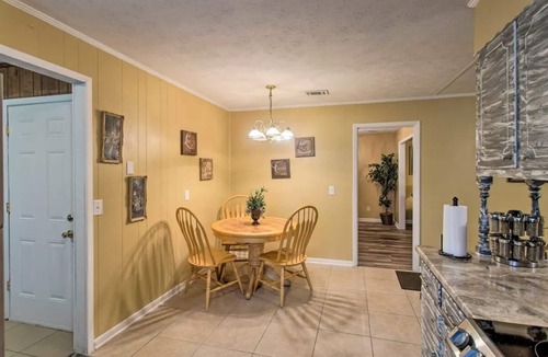 Waycross House | Charming/spacious 2536 Tebeau St Getaway; 1.2 miles down town