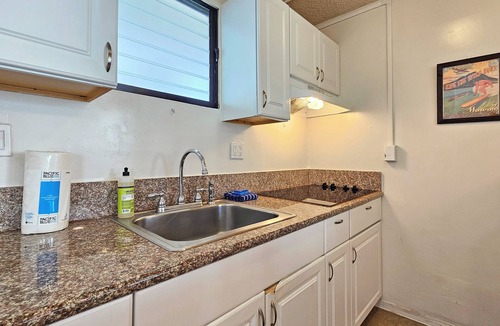 Diamond Head - Kapahulu - St. Louis Apartment | Charming studio in wonderful Honolulu w/WiFi & AC-Sleeps 3nWAIKIKI GRAND HOTEL®