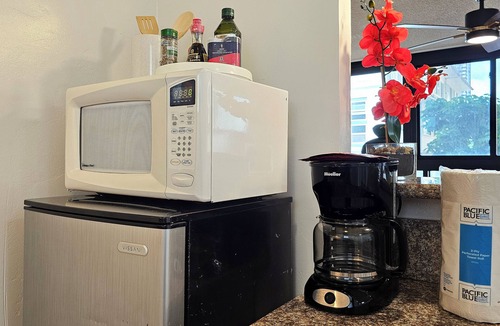 Diamond Head - Kapahulu - St. Louis Apartment | Charming studio in wonderful Honolulu w/WiFi & AC-Sleeps 3nWAIKIKI GRAND HOTEL®