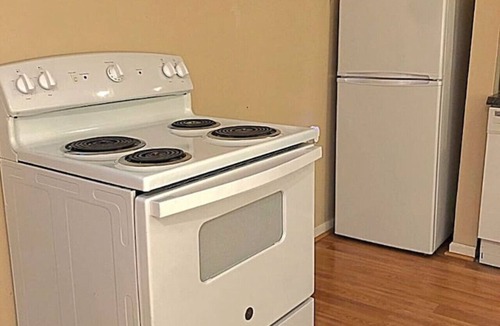 Jeannette Apartment | Charming Studio Jeannette Sleeps 3 Queen Bed