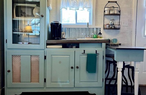 Dripping Springs Cottage | Charming Texas Hill Country Cottage near Austin for Romantic Getaways in Texas