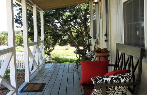 Dripping Springs Cottage | Charming Texas Hill Country Cottage near Austin for Romantic Getaways in Texas