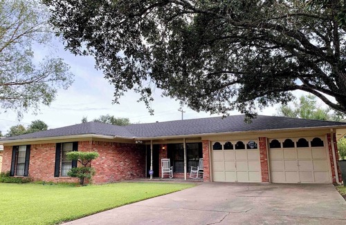 College Station House | Charming Three Bedroom ~ 5 Mins to A&M ~ Quiet Neighborhood