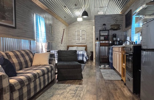 Pangburn Cabin | Charming tiny home in delightful Pangburn near Little Red River - pet friendly