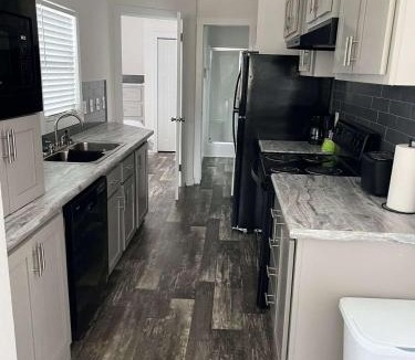 Oatmeal Villa | Charming Tiny Home Near Killeen & Fort Hood