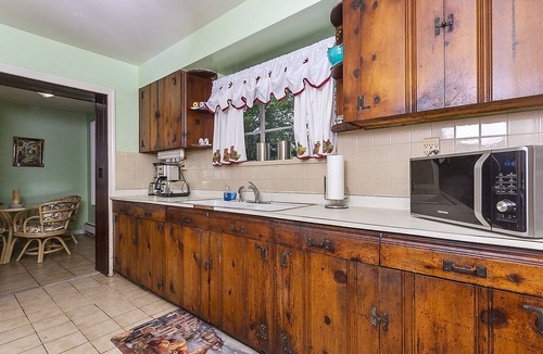 Willoughby Spit Cabin | Charming Waterfront 3 Bedroom Cabin by RedAwning