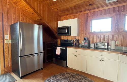 Ocracoke Apartment | Charming Waterfront Pet-Friendly 1-bedroom apartment with AC & WiFi on Ocracoke
