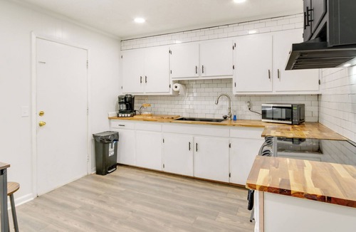 West Columbia Cottage | Charming West Columbia Getaway - Near Downtown!